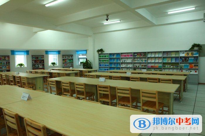 成都市成飛中學2022年學費、收費多少