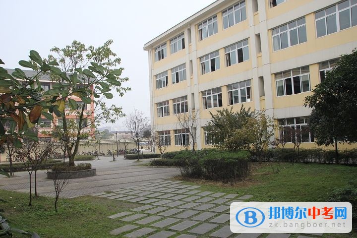 都江堰市塔子壩中學2022年招生聯系電話
