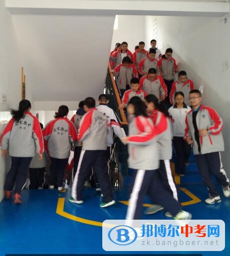 安全疏散常練習,生命寶貴記心中
