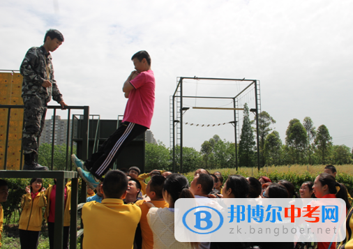 雙流縣藝術體育實驗中學分部2019屆“學生親子活動暨素質拓展活動”
