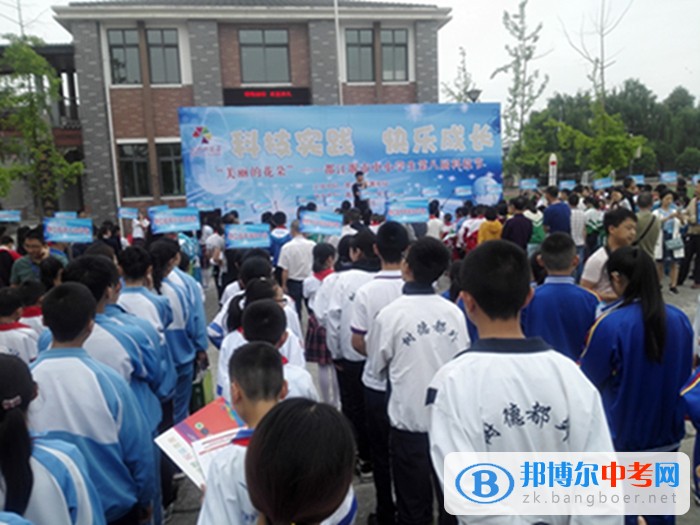 都江堰外國語實驗中學在都江堰市中、小學生第八屆科技節中取得優異成績