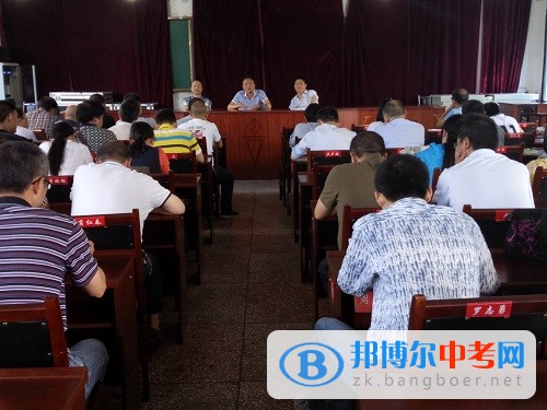 【沐川縣中學護根培土】——落實護根培土行動，推進全面重嚴治黨