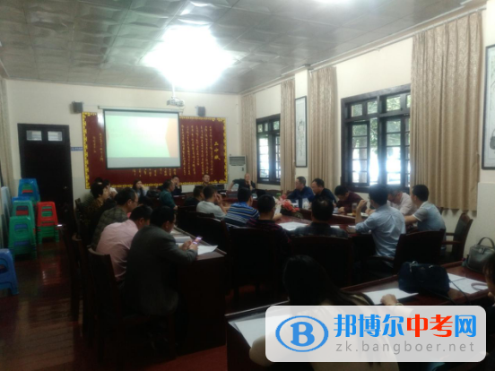 郫都二中召開實驗教學工作推進會