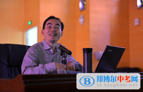 雙流縣藝術體育實驗學校聆聽“經典音樂”賞析專場會，為生活添加藝術氣息