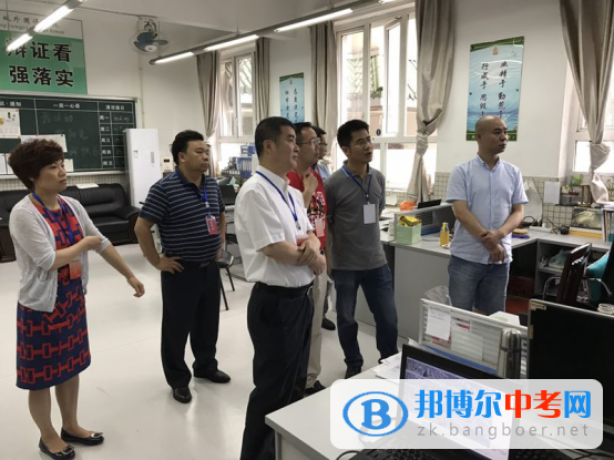 成都市教育局領(lǐng)導(dǎo)到成都石室錦城外國語學(xué)校巡考