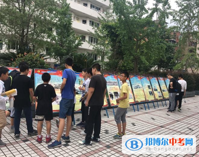 內江市“黨史國史”教育進學校巡展活動在四川省內江市第二中學舉行