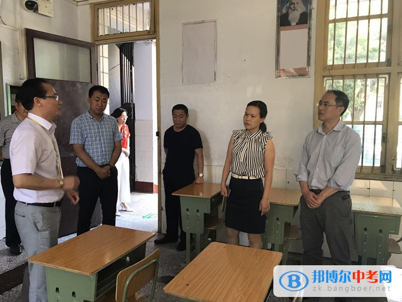 隆昌縣委常委、宣傳部長羅平芳到隆昌縣第二中學檢查高考備考工作