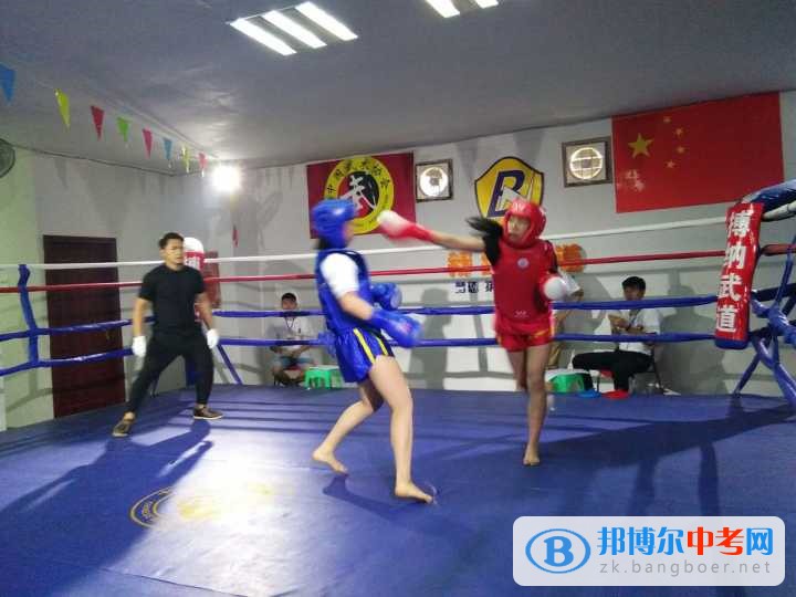 隆昌縣第二中學散打隊勇奪內江市武術散打錦標賽第一名