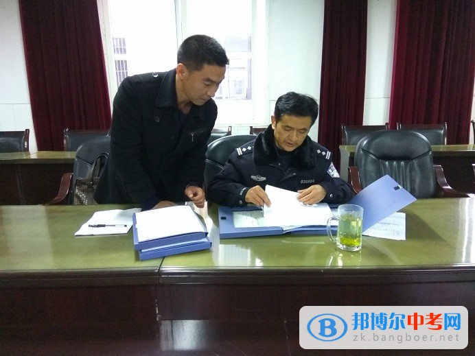 縣政府有關(guān)部門到四川省威遠中學進行開學工作檢查