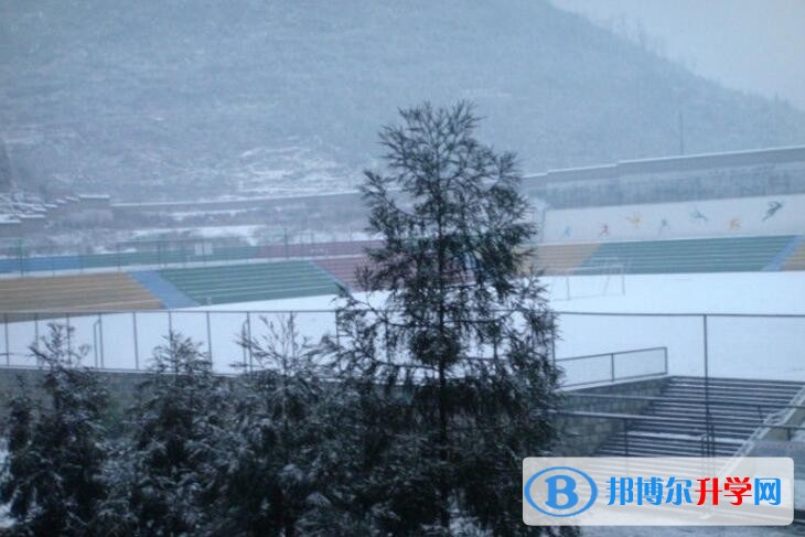 六盤水市第二中學招生辦聯系電話