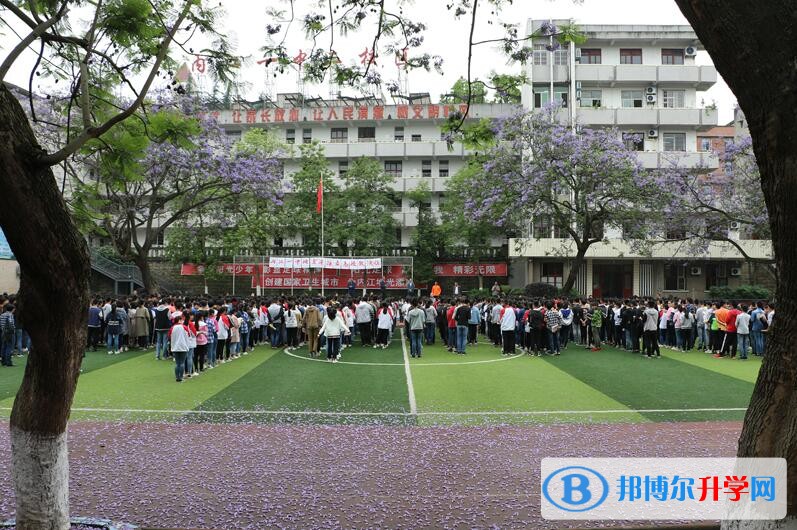 內江一中舉行地震減災應急疏散演練
