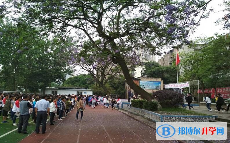 內江一中舉行地震減災應急疏散演練