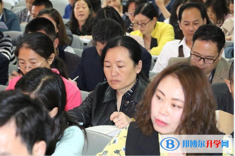 內江一中掀起“大學習、大討論、大調研”活動熱潮