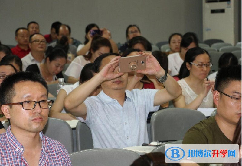 內江一中舉行慶祝中國共產黨成立97周年暨表彰大會