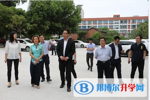 澳大利亞維多利亞州教育官員蒞臨內江一中考察調研