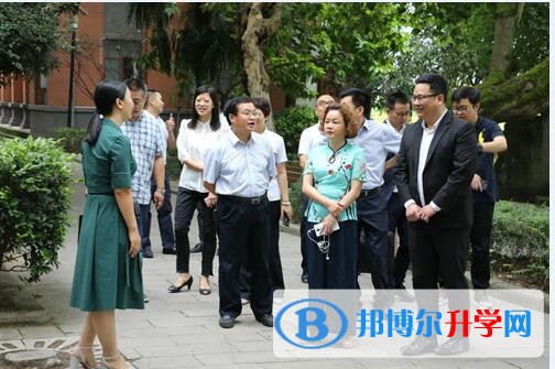 澳大利亞維多利亞州教育官員蒞臨內江一中考察調研