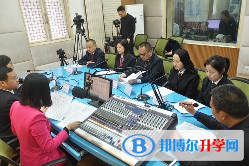 內江一中做客內江廣播電臺陽光政務熱線