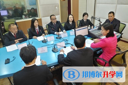 內江一中做客內江廣播電臺陽光政務熱線