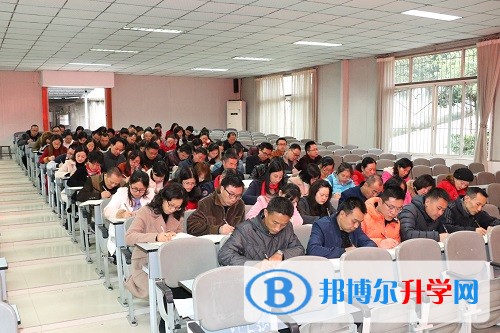 內江一中舉行慶祝改革開放40周年專題黨課