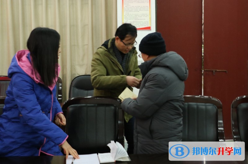 市教育局領導到內江一中開展走訪慰問師生活動