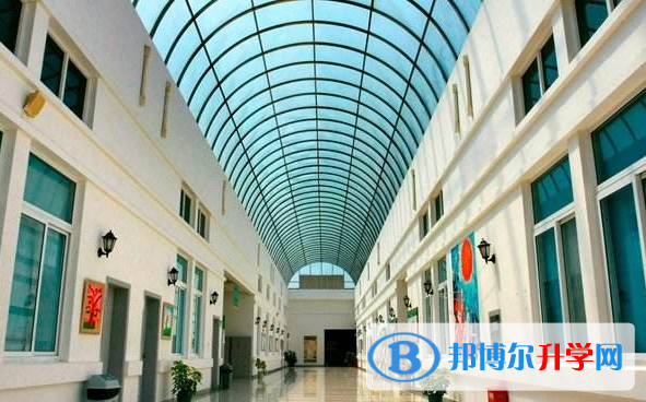 中加楓華國際學校初中部2020年學費、收費多少