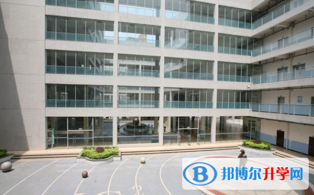 貴陽一中新世界國際學校高中部網站網址 