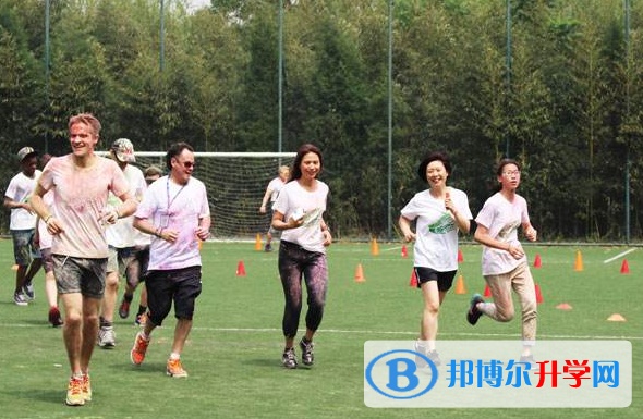 昆明呈貢青苗國(guó)際雙語(yǔ)學(xué)校初中部2020年報(bào)名條件、招生要求、招生對(duì)象