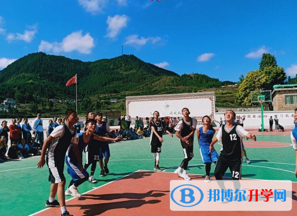 摩尼中學4