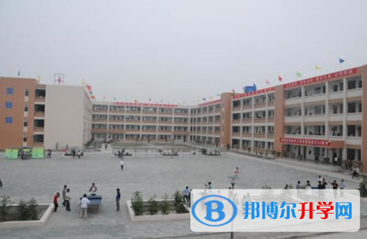 崇州市白頭中學2022年學費、收費多少