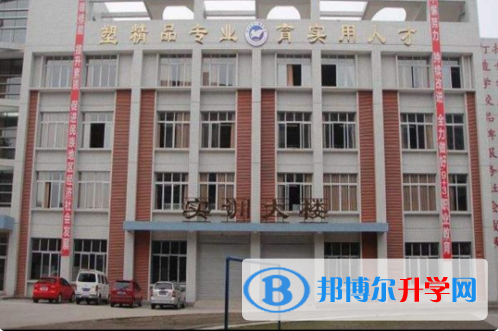 2022年內江中考成績一般讀什么學校