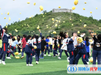 清鎮(zhèn)市第一中學2025年學費、收費多少