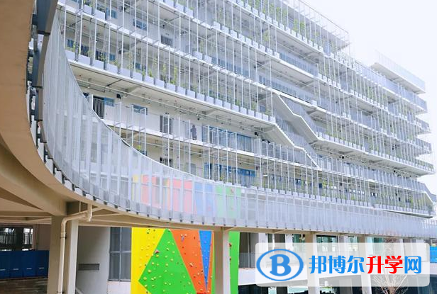 深圳國際交流學(xué)院2023年課程體系