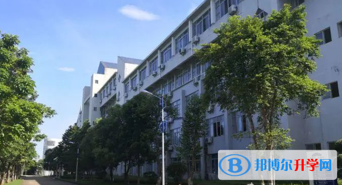 海南師范大學(xué)附屬中學(xué)2023年學(xué)費(fèi)、收費(fèi)多少 