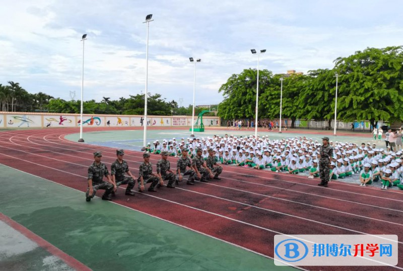 瓊海市嘉積第三中學(xué)地址在哪里，哪個地區(qū)，哪個城市?