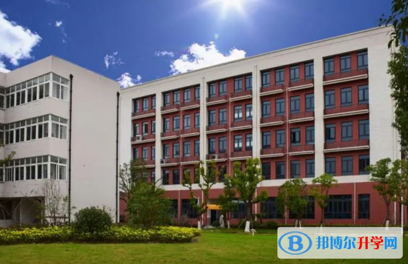 上海工商職業(yè)技術(shù)學(xué)院高中部招生簡章2025年